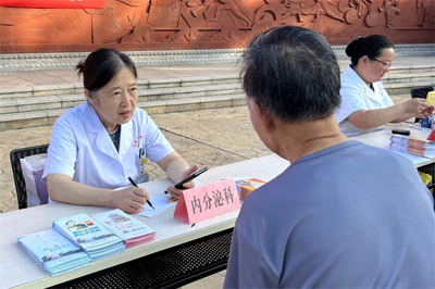 運城市中心醫院舉辦“全民健康生活方式宣傳月”義診宣教活動，助力市民營養健康